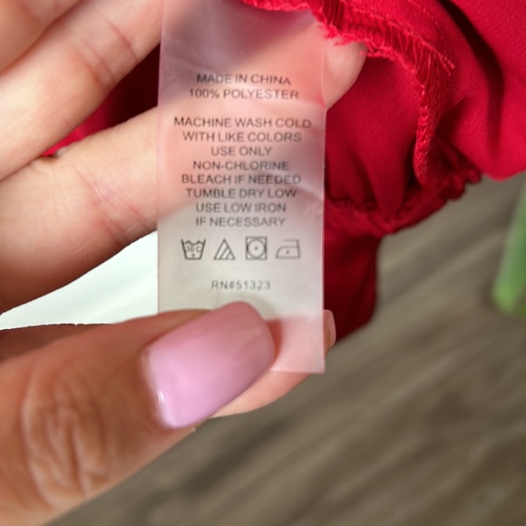 Vince Camuto Off the Shoulder Bubble Sleeve Blouse in Red Hot (M) - Picture 6 of 7